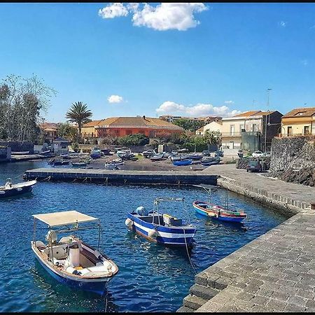 Cozy Apartment By The Sea Acireale Exteriör bild
