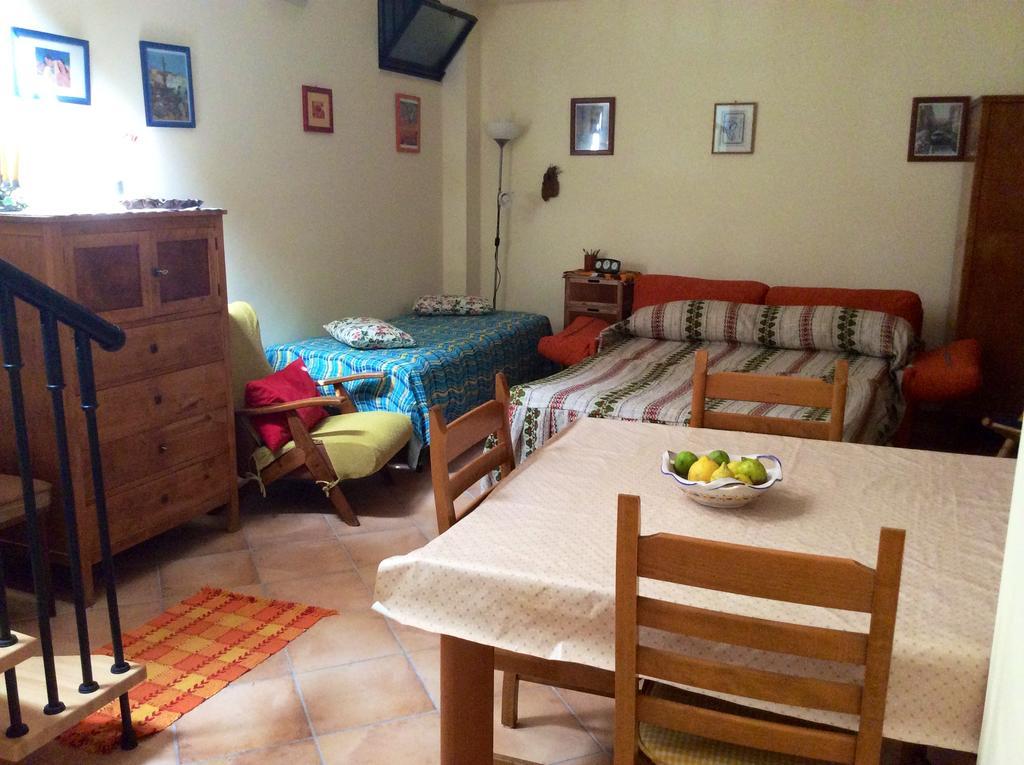 Cozy Apartment By The Sea Acireale Exteriör bild