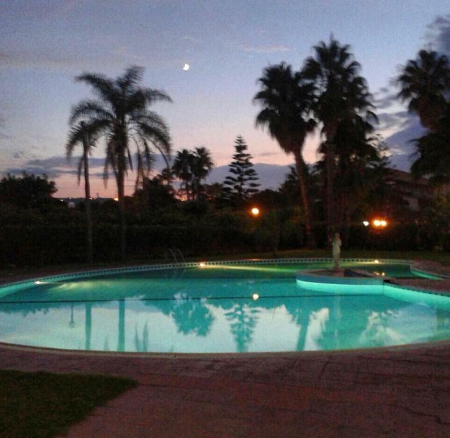 Cozy Apartment By The Sea Acireale Exteriör bild