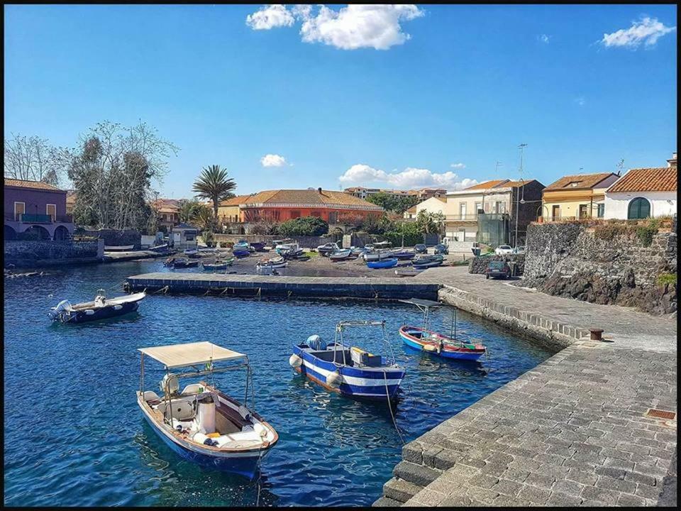 Cozy Apartment By The Sea Acireale Exteriör bild