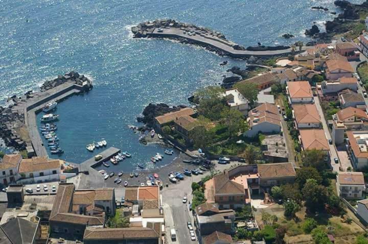 Cozy Apartment By The Sea Acireale Exteriör bild